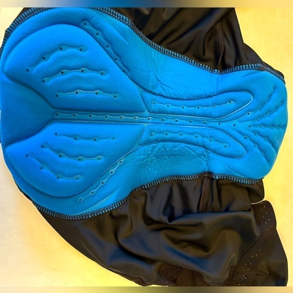 Beroy Cycling padded black shorts w/small pocket on back side. Sz L.   Q12 - Picture 7 of 13